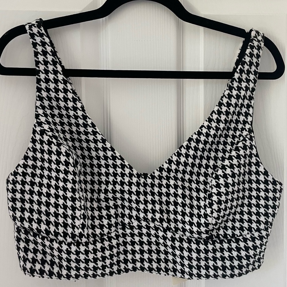 NWT Showpo Houndstooth Crop Top Black White
